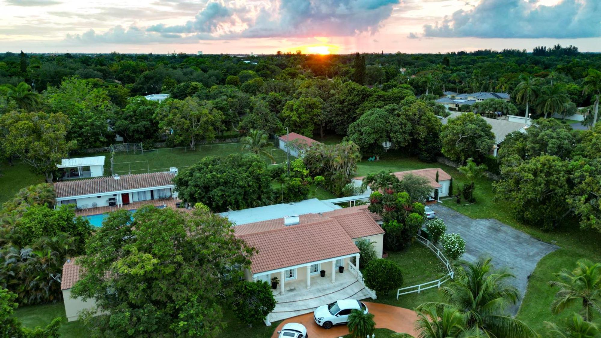 La Finca Miami Exterior photo